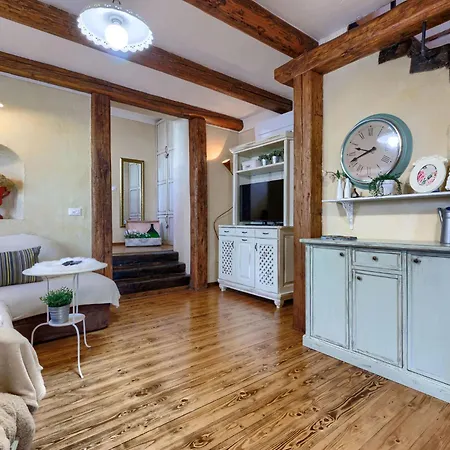 Semesterbostad Valy By Interhome
